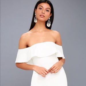 Lulu’s white off the shoulder ruffle dress XS